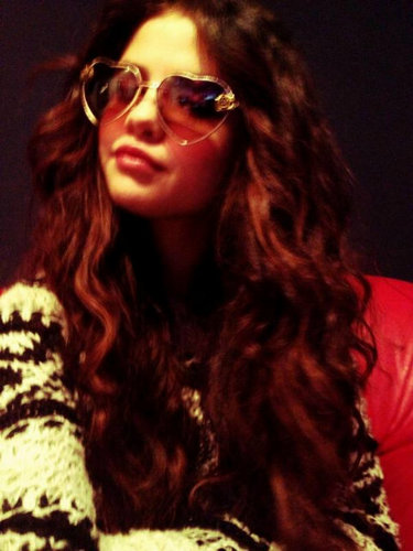 gomez,lovato,cyrus,bieber,grande,jenners.