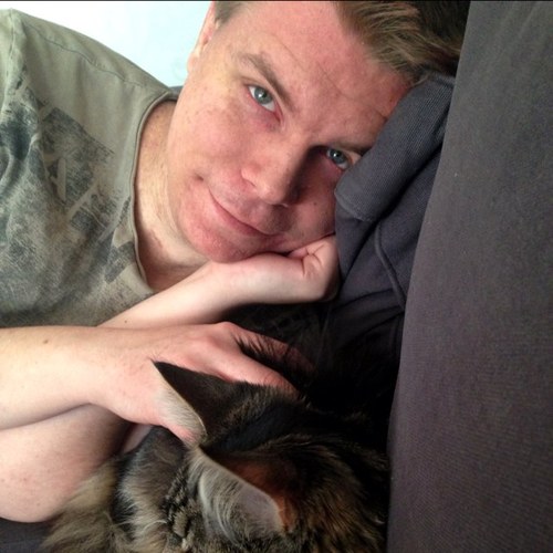 VictorHolm's profile picture. Gillar dataspel, garagerock och söta djur på internet. Jobbar som digital redaktör på Barnradion.