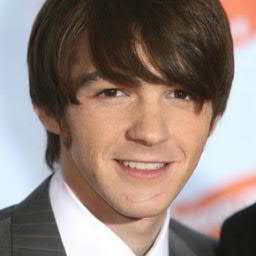 @drakebell me dijo q el cielo es verde y el pasto es azul soy #Drakester  #Rusher y #Beatlemaniaca sigueme y te sigo soy #terrificDrakester =)
