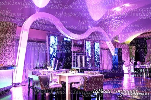 Producimos todo tipo de eventos. Nos encargamos de todo lo necesario para lograr de cada evento un acontecimiento único, artístico y creativo.