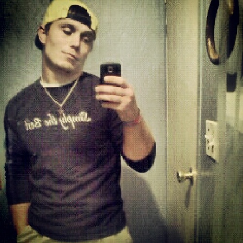 kode love thats me im not perfect but im a chill person have alot of fun and im madly in love with reba burton 9/27/08 3