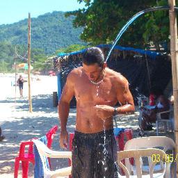 Linguista, Internet-Marketer, surfer, coach y amante de BobEsponja