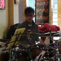 iOS developer, music lover and food enthusiastic