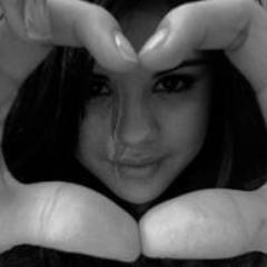 I gave you a free follow, now please follow my other acc @BieberBiker - I'll follow you back on there as well. If Ariana doesn't follow you, i'll help you.