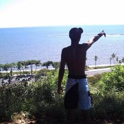 'I am the happiest person you can find in this land, between that and follow me veras ...''

Luz no mundo!