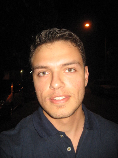 Venezuelan guy!! Athlete!! Chemical Engineer and speak 3 lenguages: English, Español and learning Français!!!