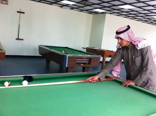 اللي يتابعني تراني اتابعه 

مجبور اتابع من يتابع كلامي

واللي يضيعني ابسلى واضيعه

مانساه لكن أذكره في سلامي ☎
بوحي
