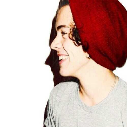 I'm im love with a band One Direction bit mostly a guy woth brown curly hair named Harold Styles.