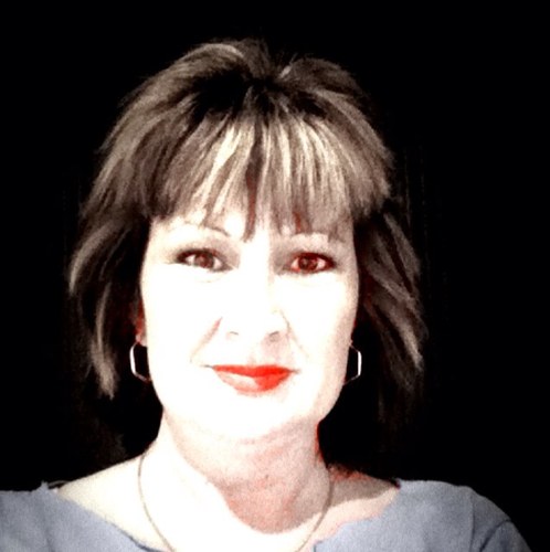 I am Lisa..was born in Landover, Maryland and now live in Melbourne Australia. This girl has a story ;)