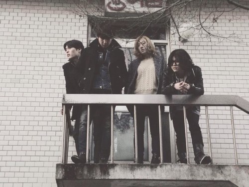 FDS_BOT's profile picture. 밴드 판타스틱 드럭스토어의 논오피셜. 팬이 운영하는 100%수동봇. 판드스 얘기에 반응함.