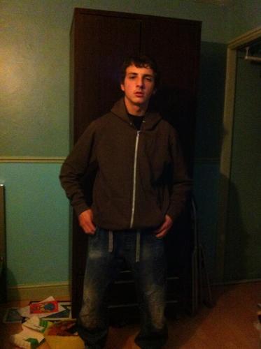 robertlowndes12's profile picture. hi people i want to become  a comedian.as a job.so i made a twitter account to see how funny i am to you guys.follow and share my page thankyou :)