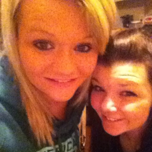Im 19, im going to school to be a cosmetologist. I have a beautiful baby girl named Larkin, she is my bestfriend and she can get me through anything.