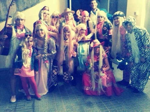chirigota femenina de la algaba. 2011:Las Viudas, 2012: Boutique Calé. 2013:Las Barbies. 2014: Las Locas. Vivimos todo el año en carnaval al ritmo del 3x4 :) :)