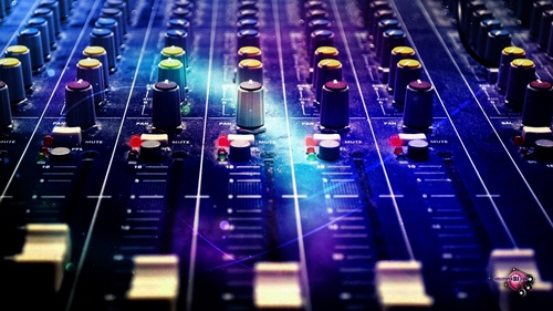 edm/house music lover, whos never tired of listening to good tracks ;)