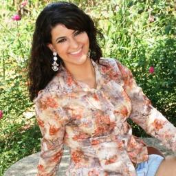 Quase engenheira de produção, quase simpática, quase engraçada, quase decente, quase famosa, quase sincera e quase bonita.