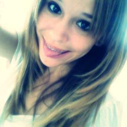 Quem conhece um sorriso verdadeiro sabe que nem todo palhaço é feliz.
                   -Marcelo D2