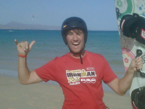 Family man w 2 kids, Sports: cycling, kite and windsurf, sail, triathlon, ski.  Biz: sales ict and entrepreneur in belgian chocolates.