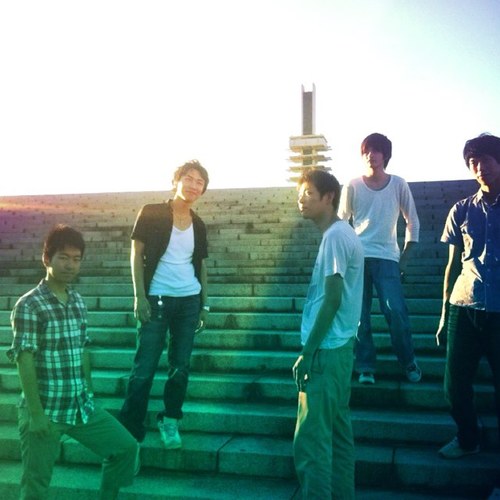 Dorry,Rock Band. showa(Vo.) @incecterhaga kane(Gt./Vo.) @Kanegon0929 abe(Gt.) shun(Ba.) @TopDogSHN01 sakama(Dr.) @SeaDrum1003

YouTube→ http://t.co/GRbXSEpl