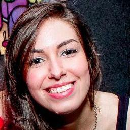 Escorpiana; 20 anos; Futura engenheira civil; Apaixonada por tecido acrobático, desenho, música e outras artes;