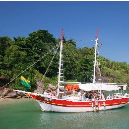 Embarcações para Passeios turísticos na bela Baia de Paraty.  Você pode escolher entre a Escuna Rei Cigano ou o Barco Rei Cigano I. e surpreenda-se!
