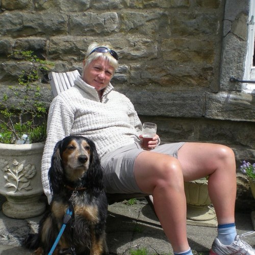 sport mad Yorkshire lass, enjoys keeping fit, and dislikes going to work, but does anyway !!