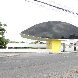 Morre lentamente quem não viaja, quem não lê, quem não ouve música e quem não acha graça de si mesmo.