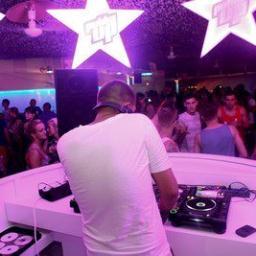 are here girls to chat or follow i follow back! i m 27yeas Militair and hobby model also deejay
