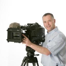 A lighting cameraman specialising in Broadcast, Corporate Productions, Web content, Web streaming,4k production/editing, 4k Arial drone.
Freelane RTE, Tg4