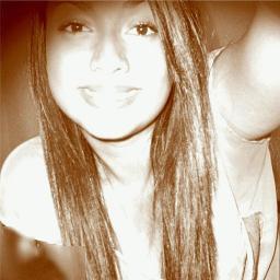 Amo jugar futbol, escuchar MUSICA, estar con los amigos, pasarla bien, y tambien me gusta bailar break dance y dancehall (;