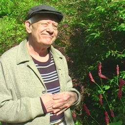 LenGunGardens's profile picture. #GardenChat - I am a
Garden Expert with an opinion on everything & anything. The grumpy old expert of the Gardening world. They make videos of me too.