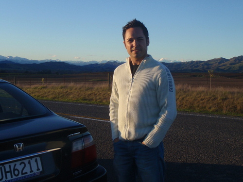 Just an every day guy, with an every day job who likes to help people achieve their dreams through online marketing.