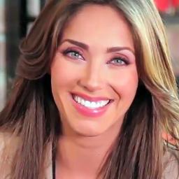 Fã Clube Oficial Dedicado a Maravilhosa @Anahi DIVAA  ♥

DONA: @FeehFernandeez