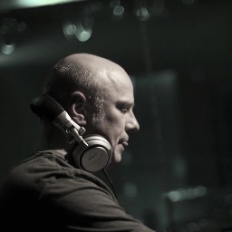 Cosmopolitian entrepeneur in Music Events Dj and concepts