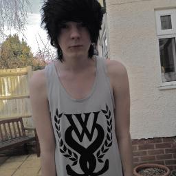 @jayythebatman is me other account dm me tweet me! c: