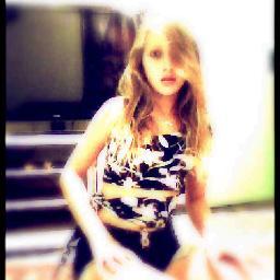 Apenas uma menina meiga ! ;D