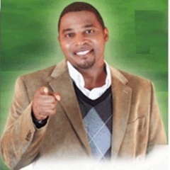 loralynyvy's profile picture. 