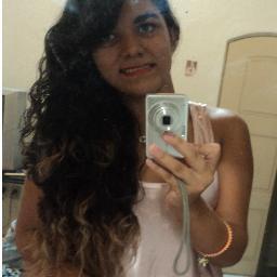 Prazer Raissa,tenho 13 Aninhos sou #Solteira ee Amo minha #Familia ee #Amigos... quer saber mas me #segueAii... *-*