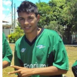Amigo, tenho 15 anos, gosto de resenha com os lek', e amo joga futeboL ..