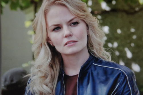 Emma_Erase's profile picture. Soy Emma,La sheriff y La madre biológica de Henry,me encanta estar con Henry,le quiero muchísimo. Mis padres: Snow White y David :3