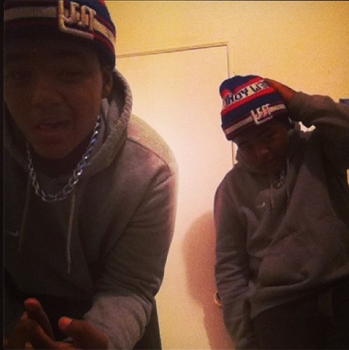 Follow me I follow back. $Money on My Mind$ #DiamondGang #TheHundreds