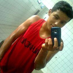 Cada um tem de mim exatamente o que Cativou.
Ass: Charles Chaplin •••