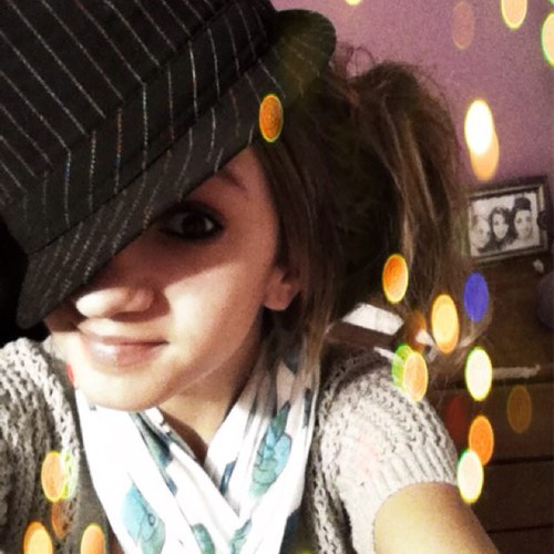 hey. Im 13. I want to be a model. I love 1D(: and I love my friends.3