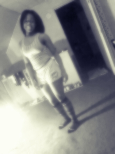 #TeamVirgin,#Team BrownSkin:) Pretty|Funny|Smart|Hooper|Freshman|Follow My RightHand @IEat_Lesbians__ ♡((: Ima Be Successful In Life (: