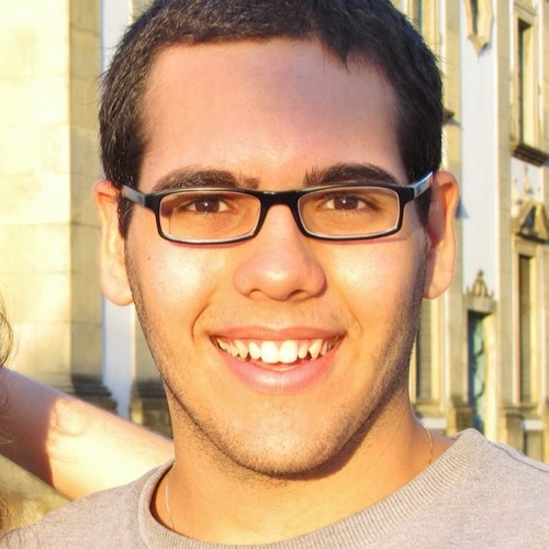 Taurino, 19 anos, brasileiro. Tecnologia, economia, café, chocolate, linguas, vinhos, destilados, gastronomia, música e cinema. :)