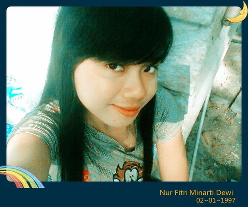 Ketika kamu mencintai seseorang, berusahalah cintai kekurangannya, bukan hanya mengubahnya seperti yang kamu mau.