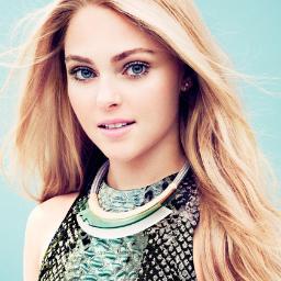 I'm Turkish fan of @robbannasophia! i love her every movies and i love The Carrie Diaries :]