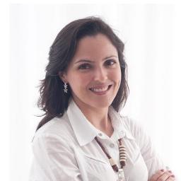 Medica especializada em Dermatologia e Medicina Estética, amo cuidar das pessoas, minha profissão é um presente de Deus.