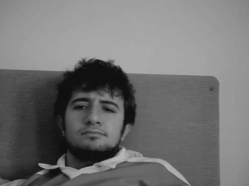 Sewmek bir sanattır . Aşık olmak daha büyük bir sanattır . O aşkın içine sıçabilmek büyük üstadlık gerektirir.