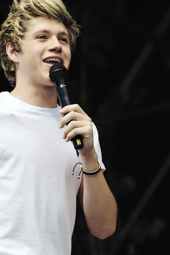 kissmestagram's profile picture. I like long walks on the beach and boys with 27 tattoos