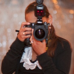 Photographer. Mother. Neat freak. Lover of all things summer.